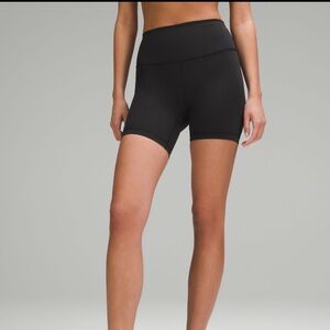 Lululemon 🍋Wunder Train High Rise Short 6 inch, size 8